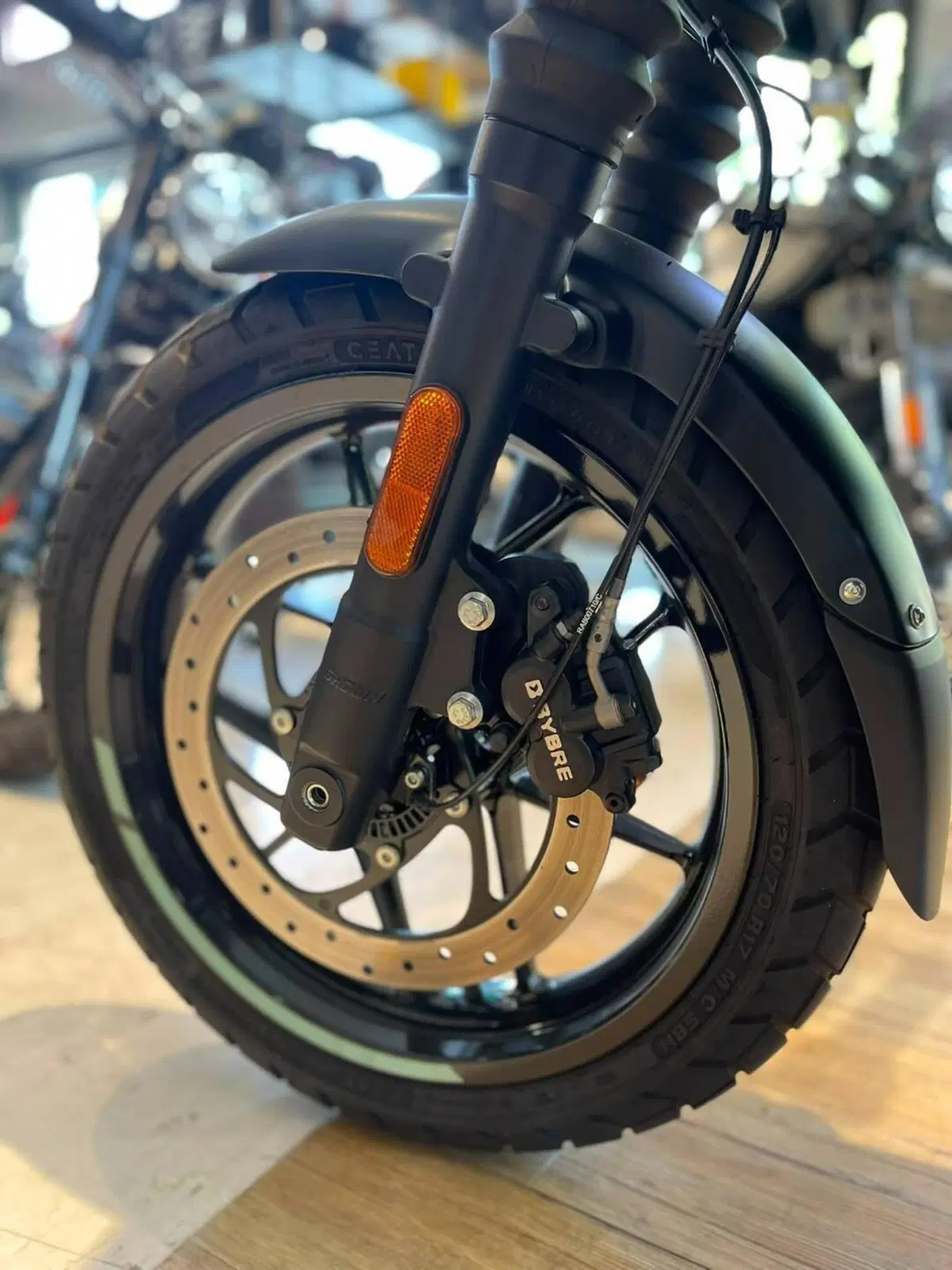Royal Enfield Guerrilla 450 (2024 - 26) (2)