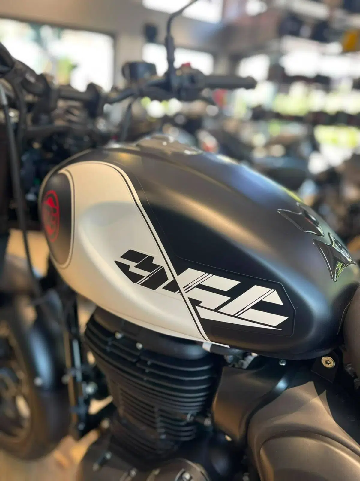 Royal Enfield HNTR 350 (2022 - 26) (5)