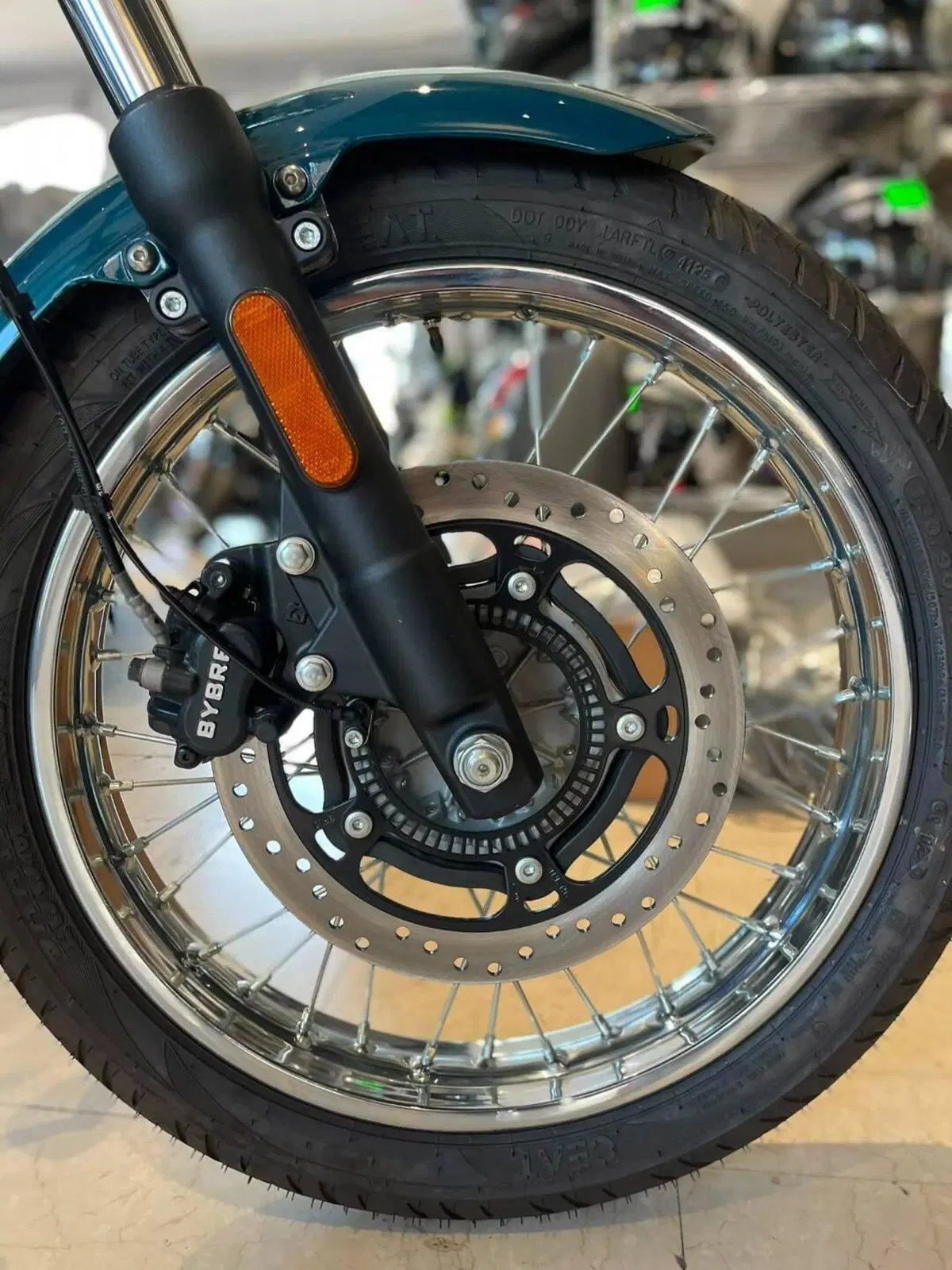 Royal Enfield Meteor 350 Aurora (2024 - 26) (3)