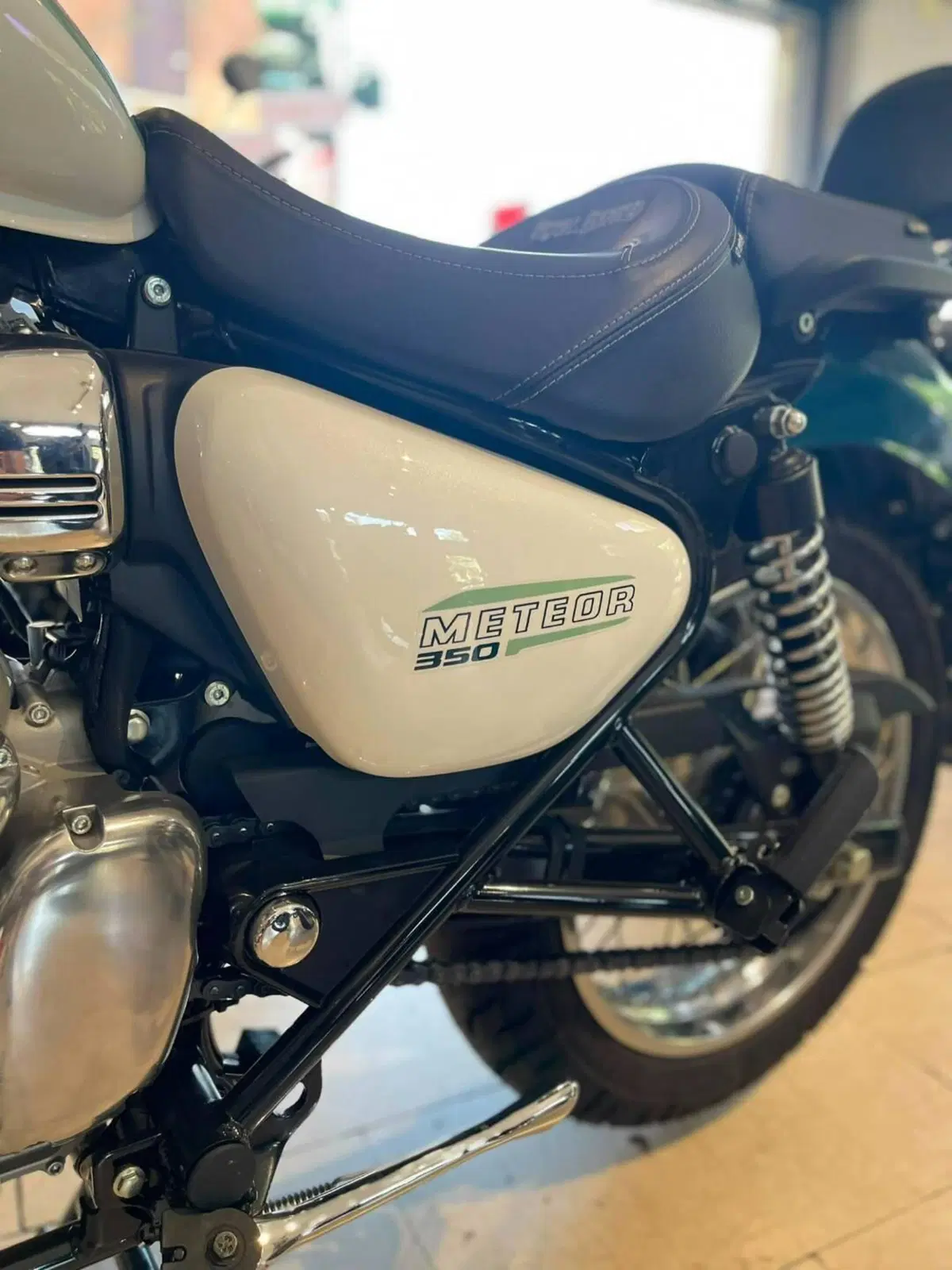 Royal Enfield Meteor 350 Aurora (2024 - 26) (13)
