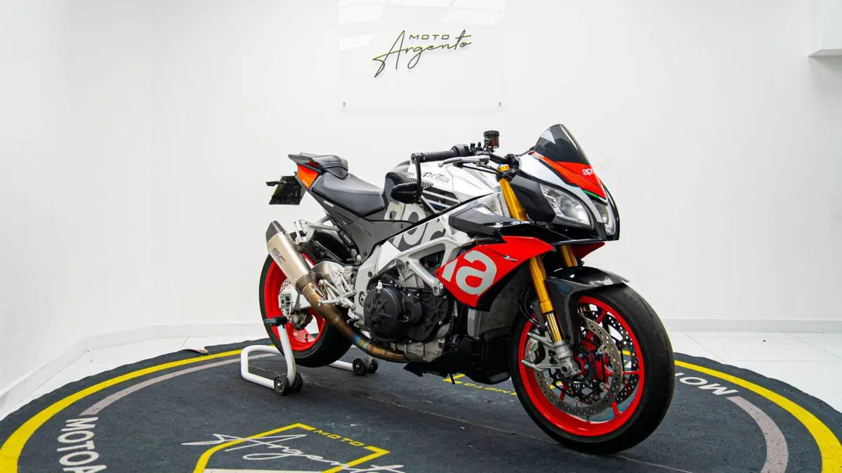 Aprilia Tuono V4 Factory (2017 - 18) (2)