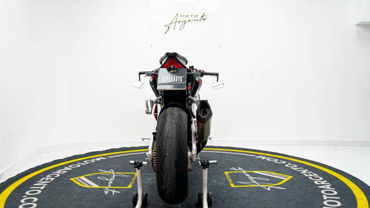 Aprilia Tuono V4 Factory (2017 - 18) (5)