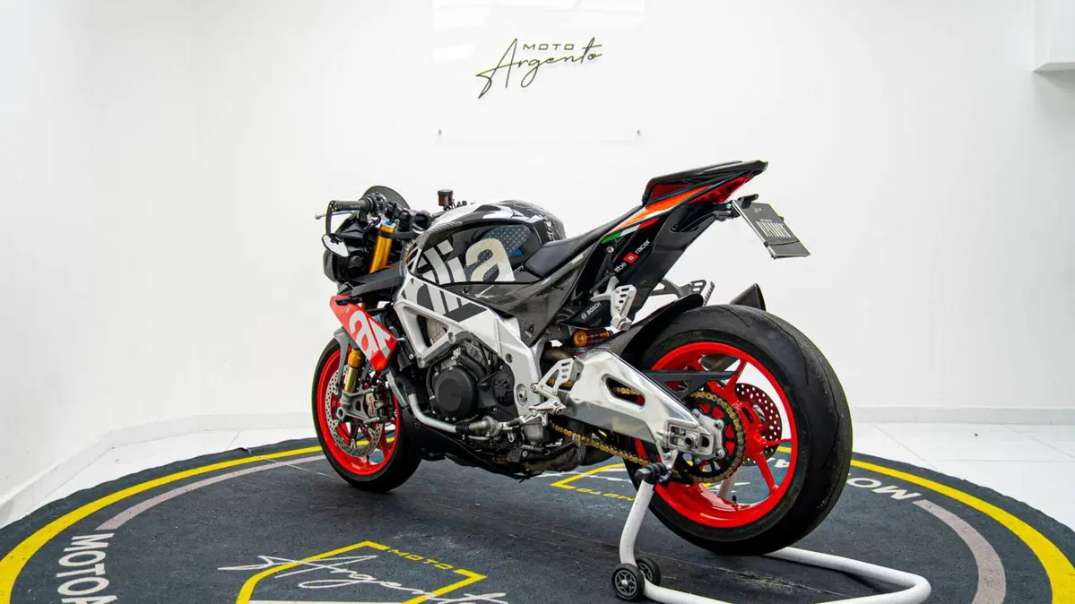 Aprilia Tuono V4 Factory (2017 - 18) (6)