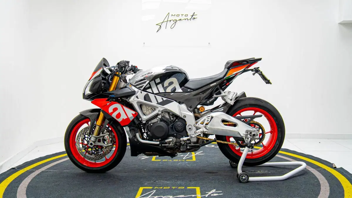 Aprilia Tuono V4 Factory (2017 - 18) (7)