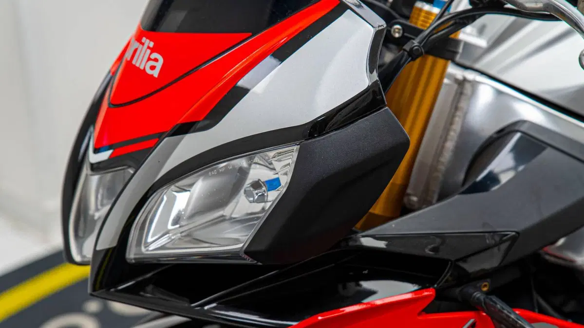 Aprilia Tuono V4 Factory (2017 - 18) (13)