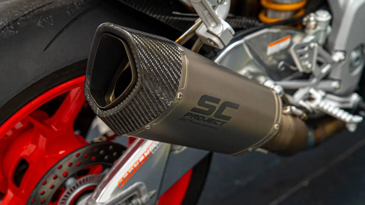 Aprilia Tuono V4 Factory (2017 - 18) (14)