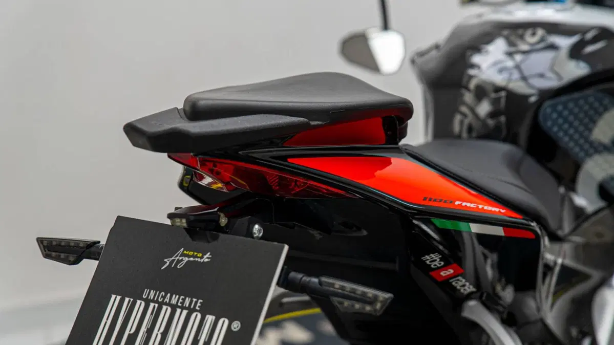 Aprilia Tuono V4 Factory (2017 - 18) (17)
