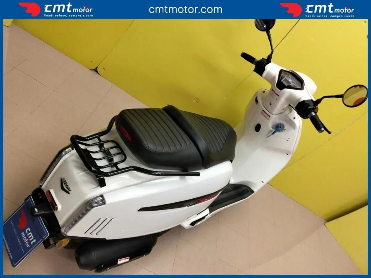 Keeway Motor Sixties 300i (2023 - 25) (8)
