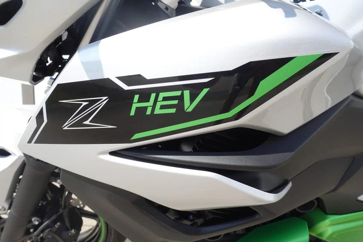 Kawasaki Z7 Hybrid (2024 - 26) (3)
