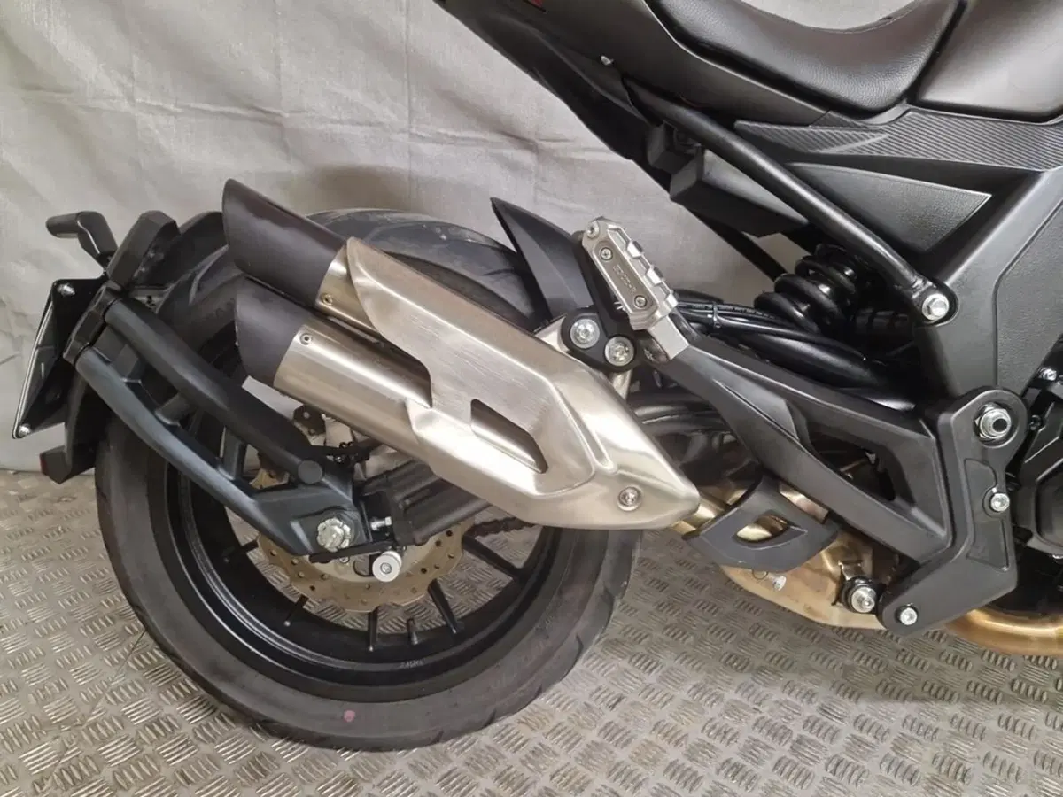 Benelli 502 C (2021 - 25) (4)
