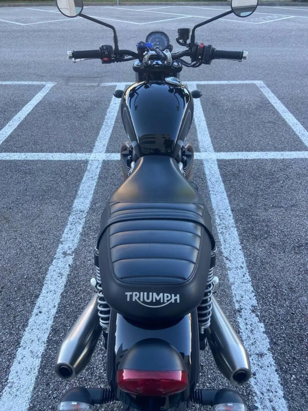Triumph Street Twin 900 (2021 - 22) (2)