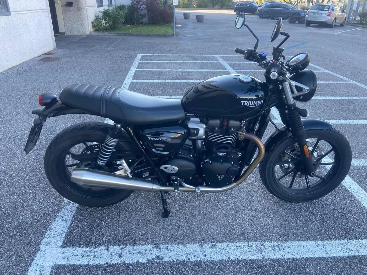 Triumph Street Twin 900 (2021 - 22) (3)