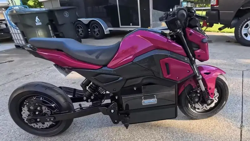 Una Honda Grom elettrica: 63 CV e oltre 540 Nm alla ruota di pura follia [VIDEO]