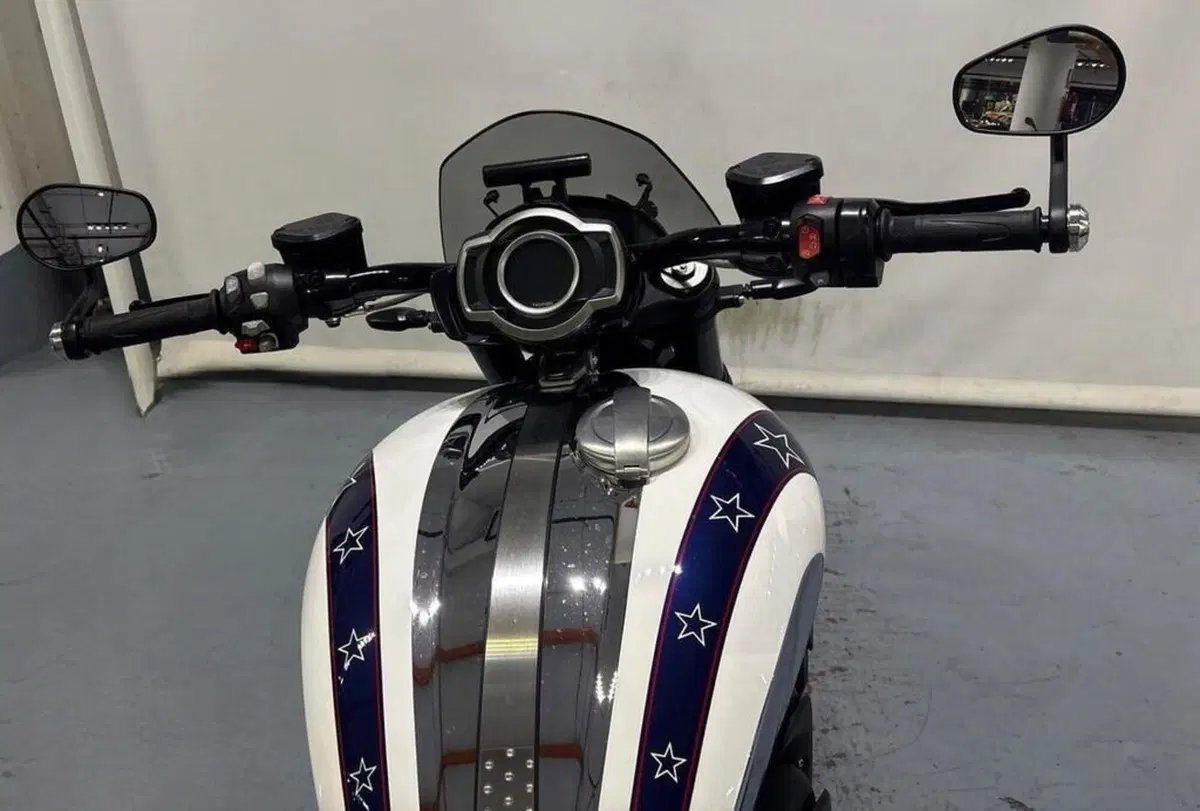 Triumph Rocket 3 R Evel Knievel Special Edition (2025) (7)