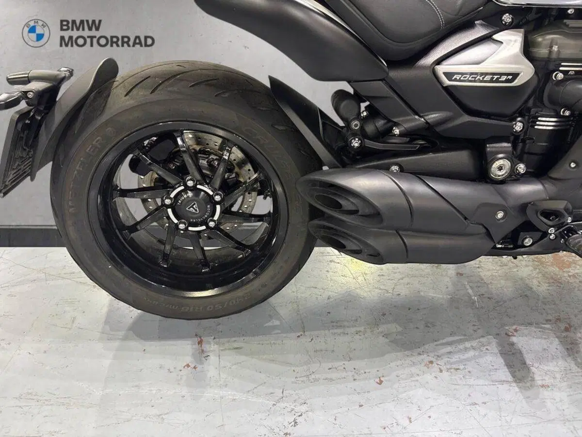 Triumph Rocket 3 R Evel Knievel Special Edition (2025) (6)