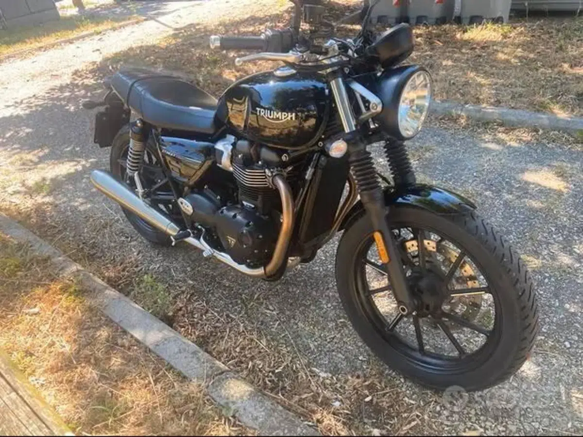 Triumph Street Twin 900 (2021 - 22) (4)