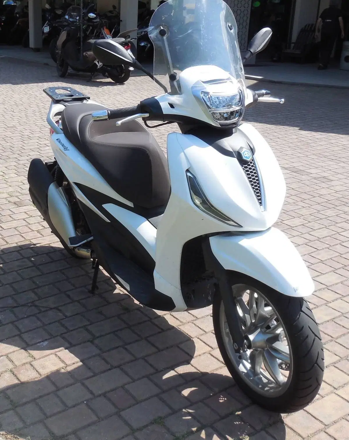 Piaggio Beverly 400 ABS-ASR (2021 - 24) (2)