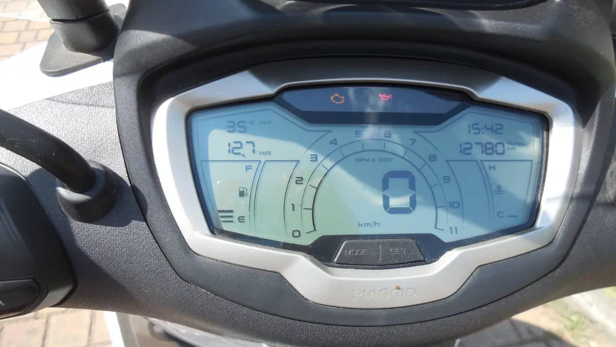 Piaggio Beverly 400 ABS-ASR (2021 - 24) (4)