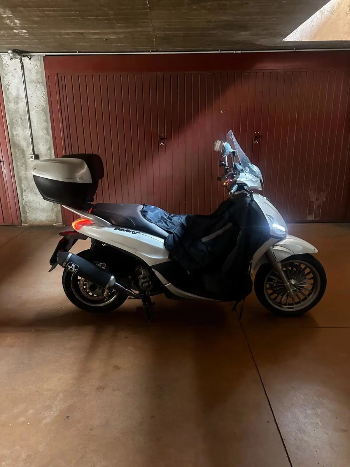 Piaggio Beverly 300 i.e. ABS-ASR (2016 - 20) (3)