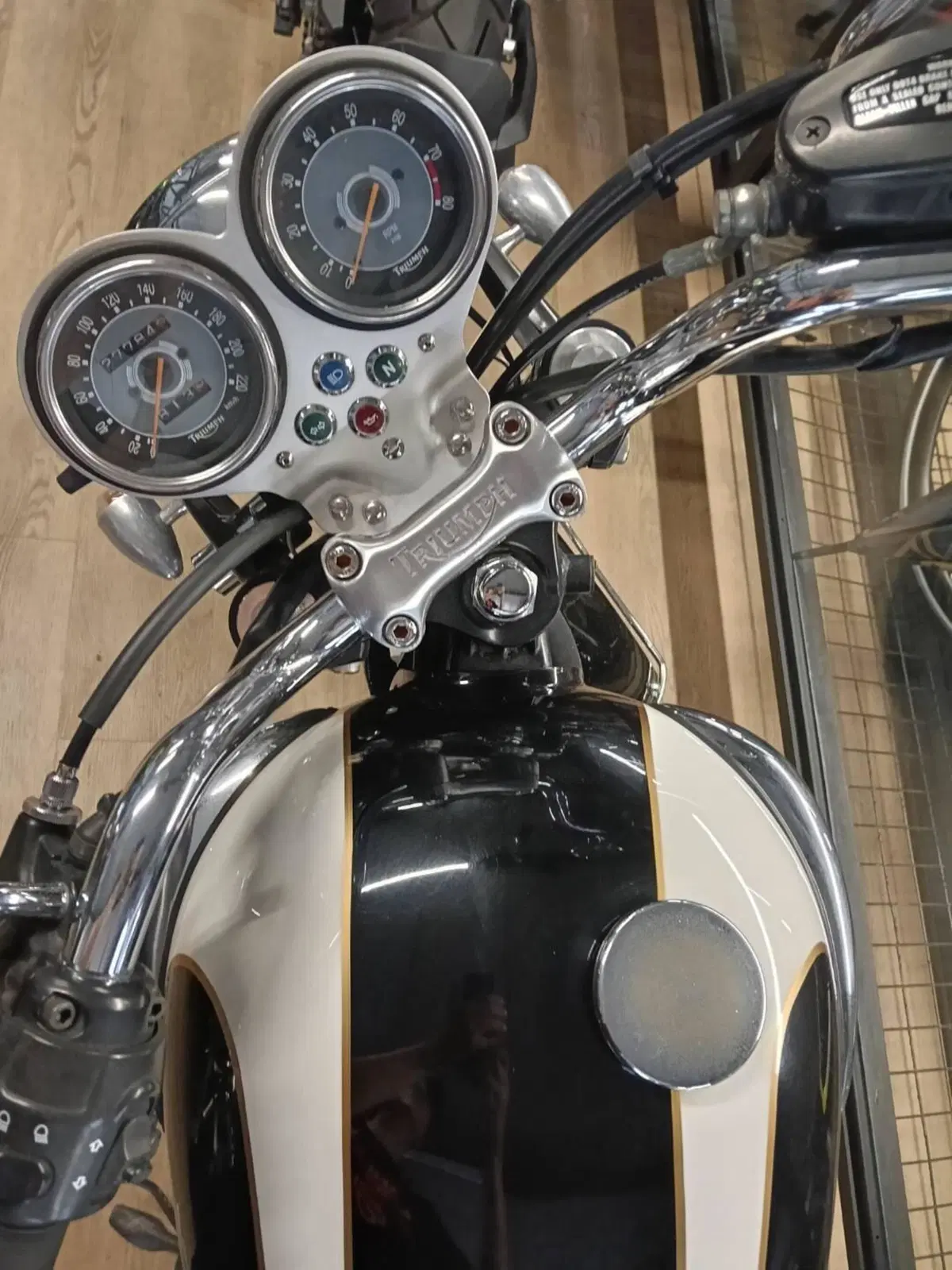Triumph Bonneville T100 (2001 - 07) (6)