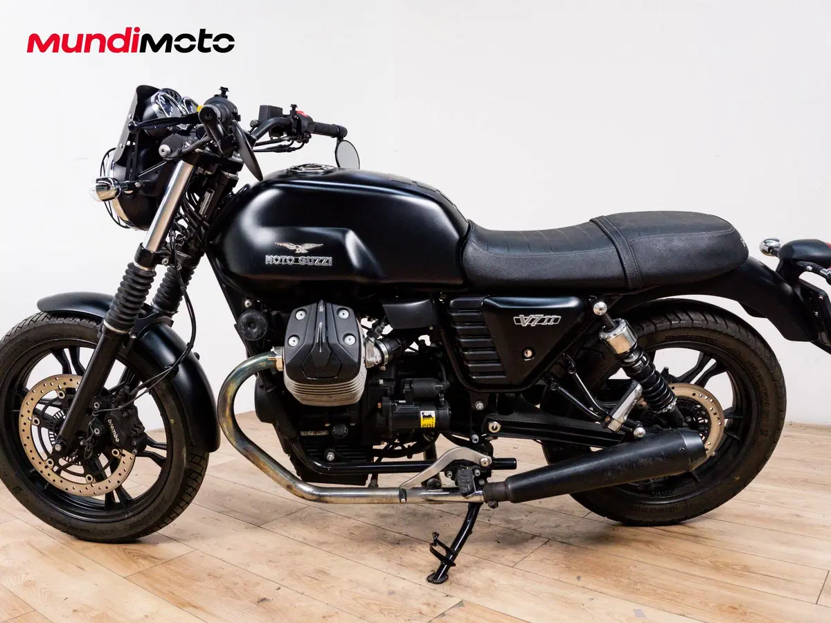 Moto Guzzi V7 II Stone (2015 - 17) (6)