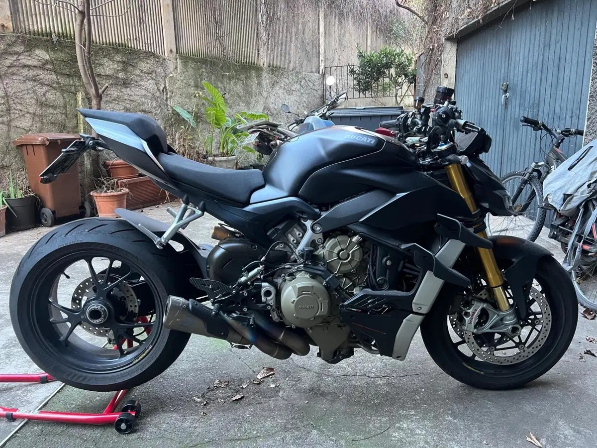 Ducati Streetfighter V4 1100 S (2021 - 22) (2)