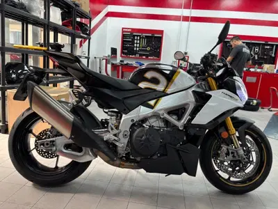 Aprilia Tuono V4 Factory (2025 - 26) usata