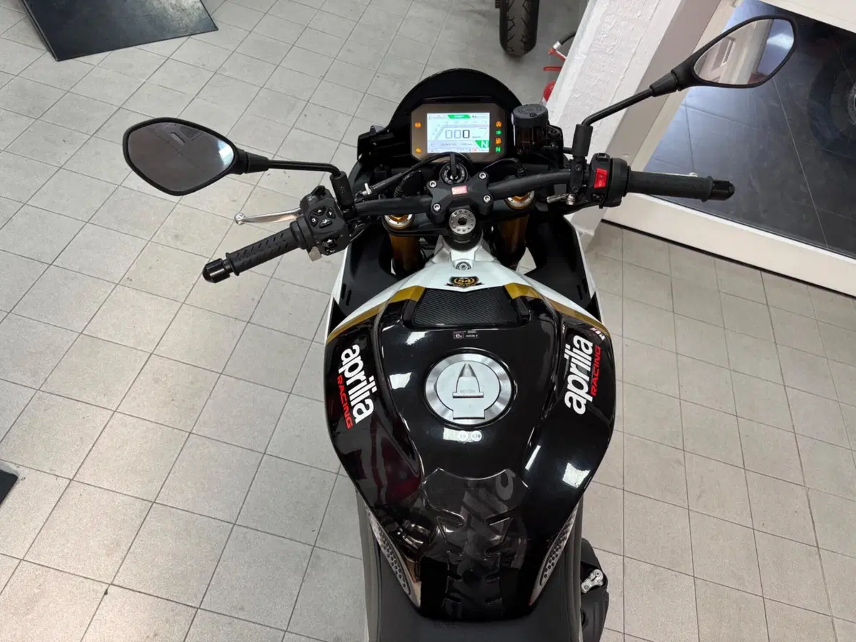 Aprilia Tuono V4 Factory (2025 - 26) (7)