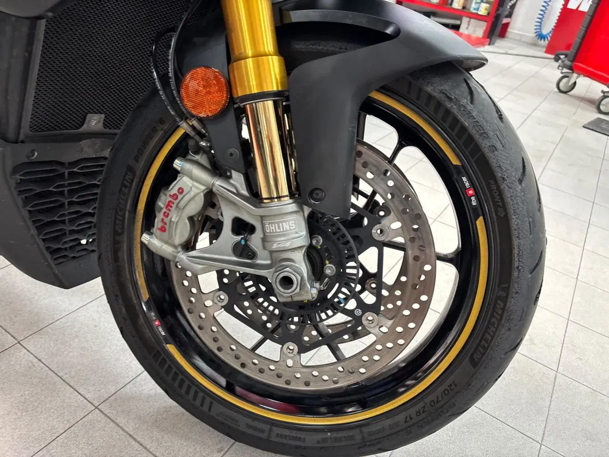 Aprilia Tuono V4 Factory (2025 - 26) (10)