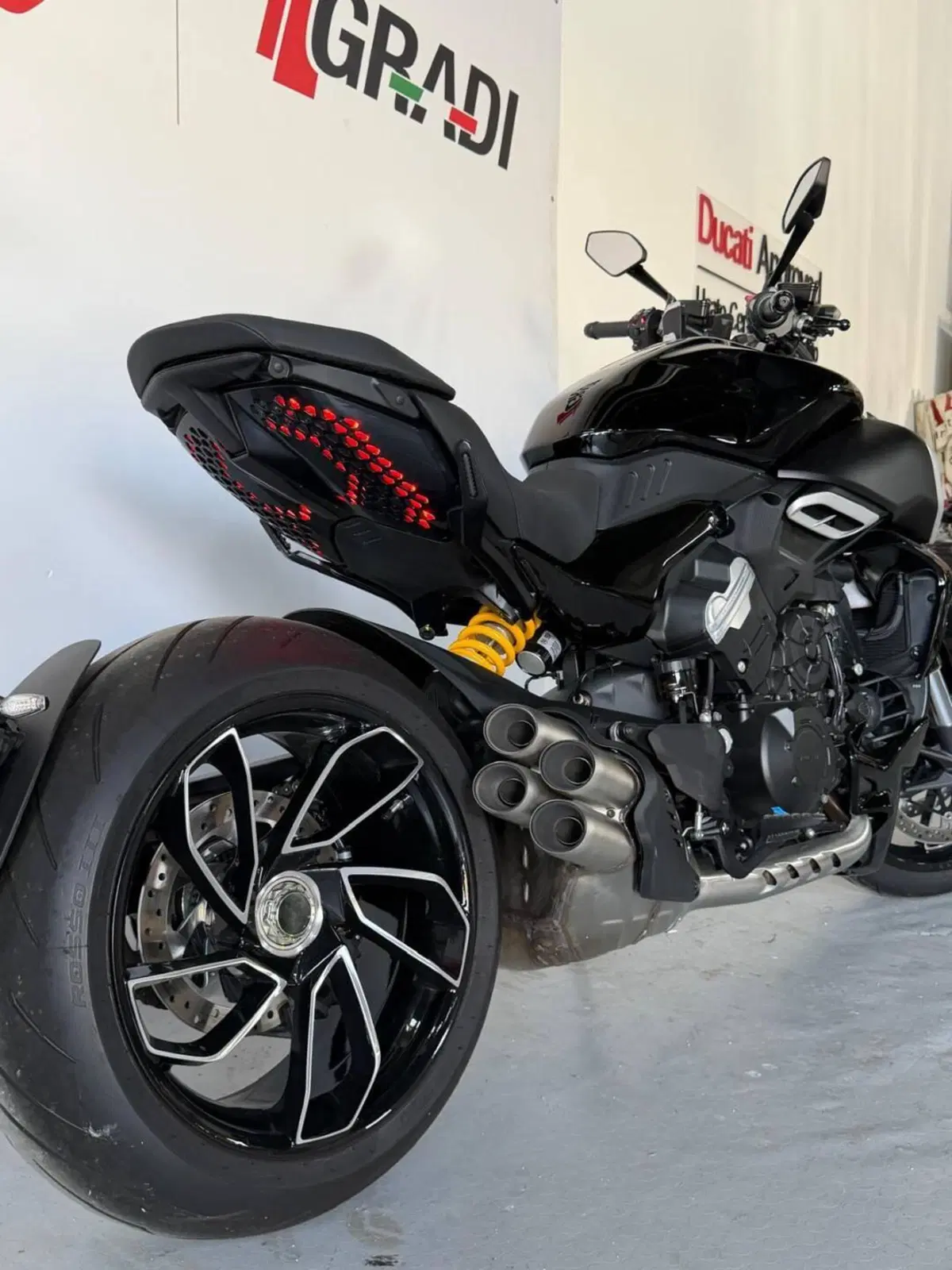 Ducati Diavel V4 (2023 - 26) (2)