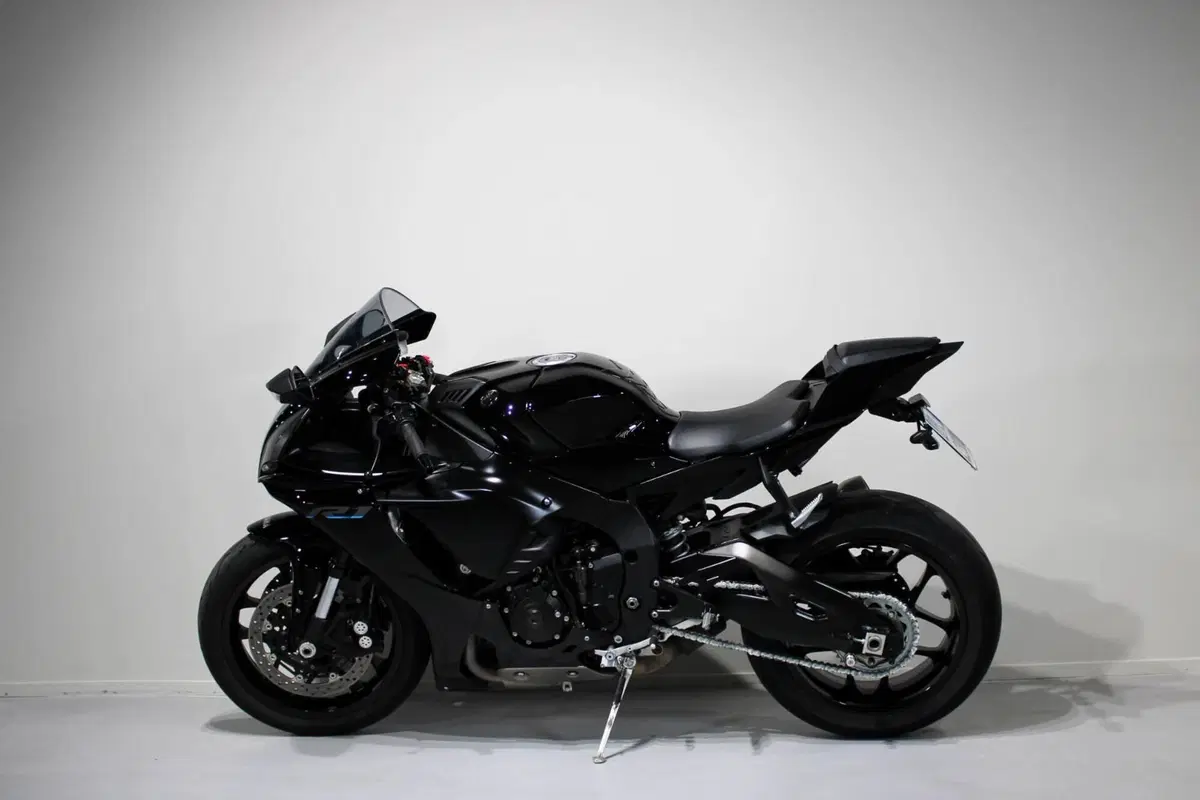 Yamaha YZF R1 (2020 - 25) (4)