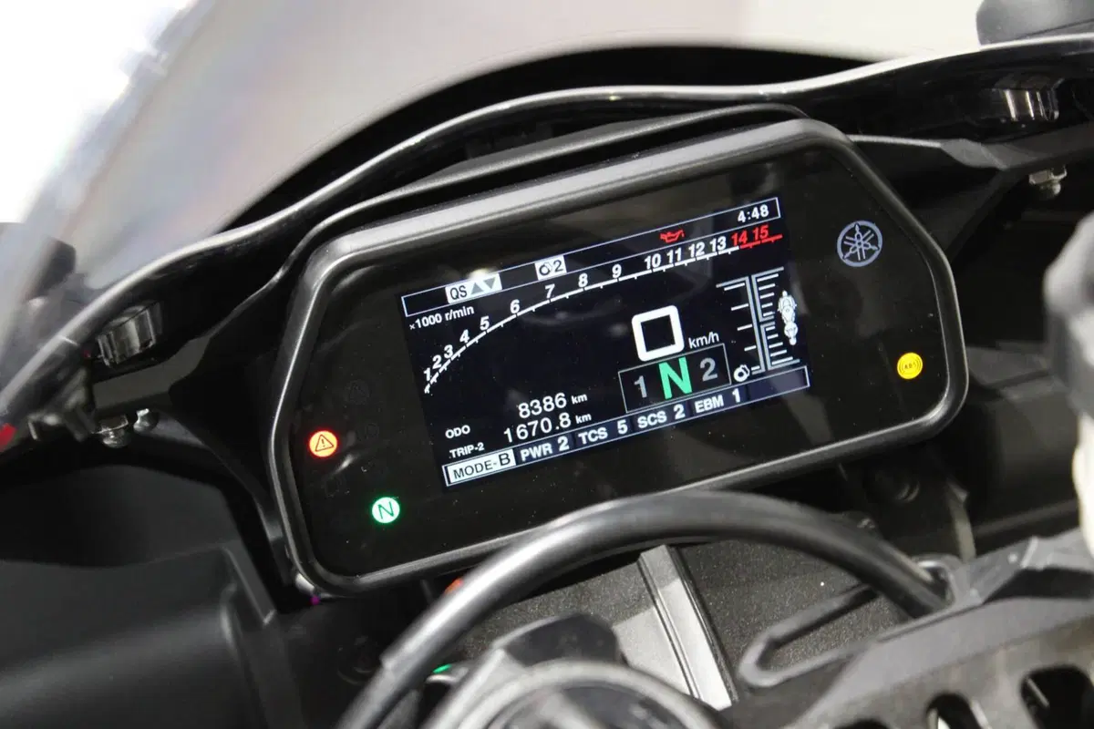 Yamaha YZF R1 (2020 - 25) (6)