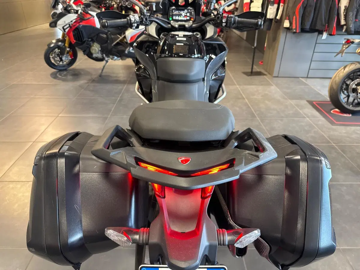 Ducati Multistrada V2 S (2022 - 24) (14)