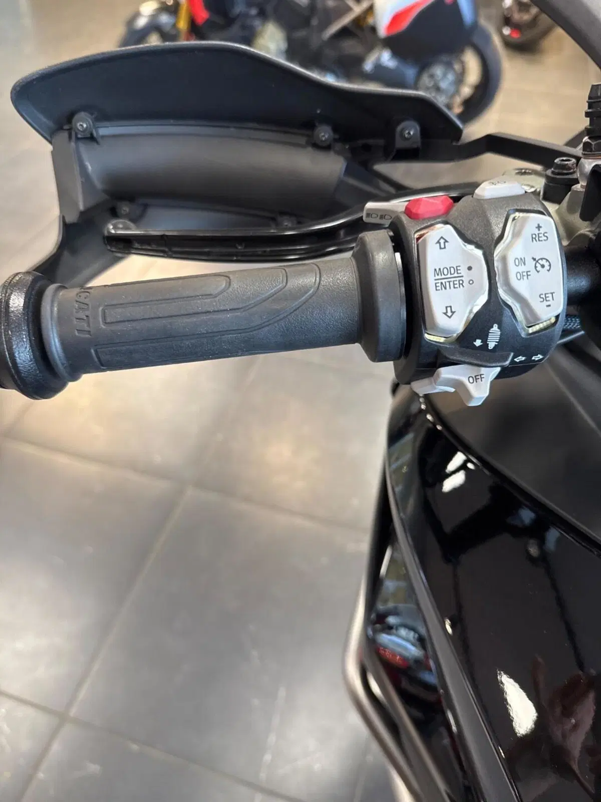 Ducati Multistrada V2 S (2022 - 24) (15)