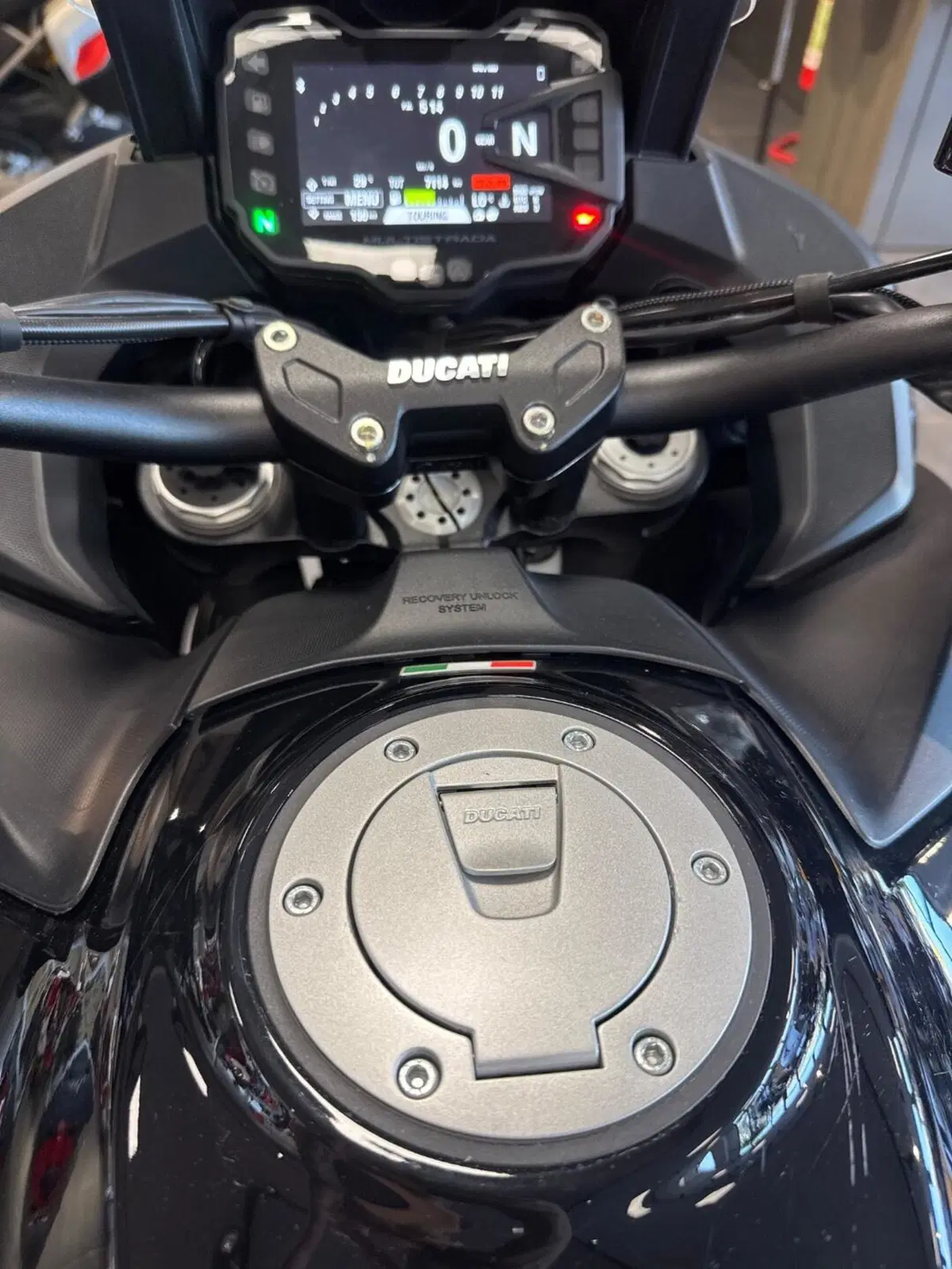 Ducati Multistrada V2 S (2022 - 24) (16)