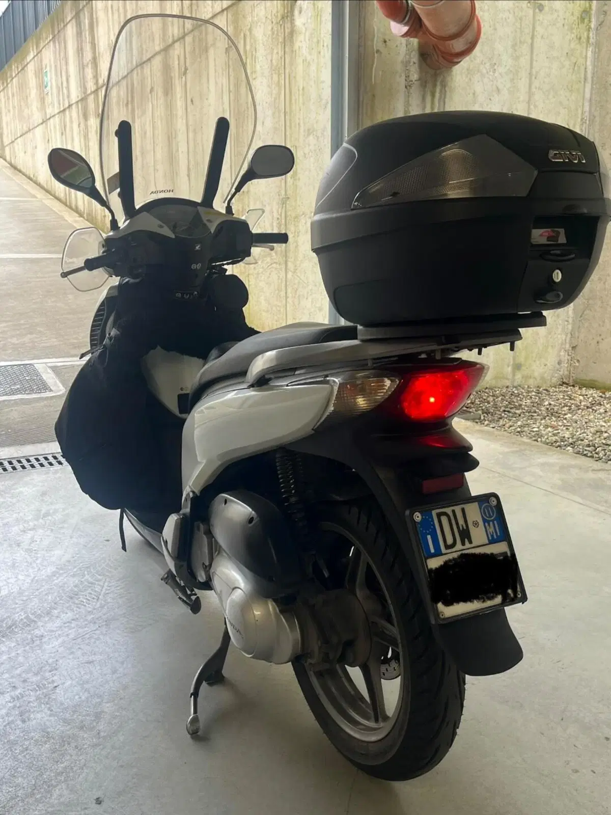 Honda SH 150i (2009 - 12) (4)