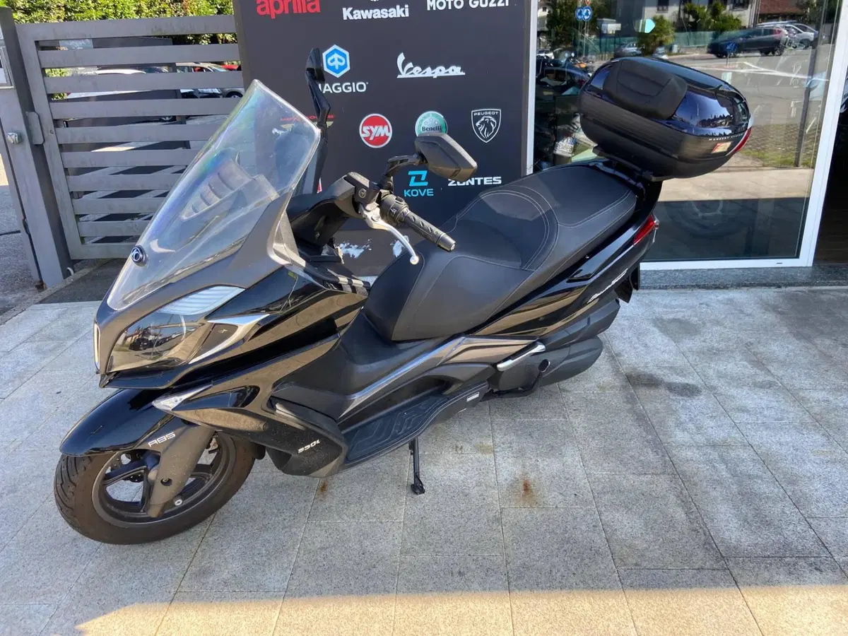 Kymco Downtown 300i ABS (2009 - 17) (2)