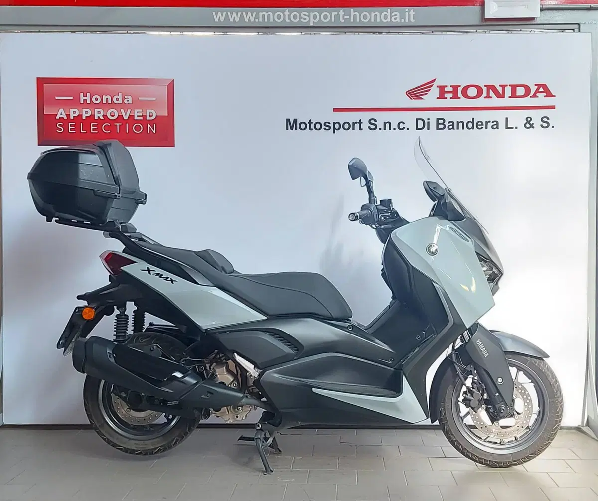 Yamaha X-Max 300 Tech Max (2025 - 26) (2)