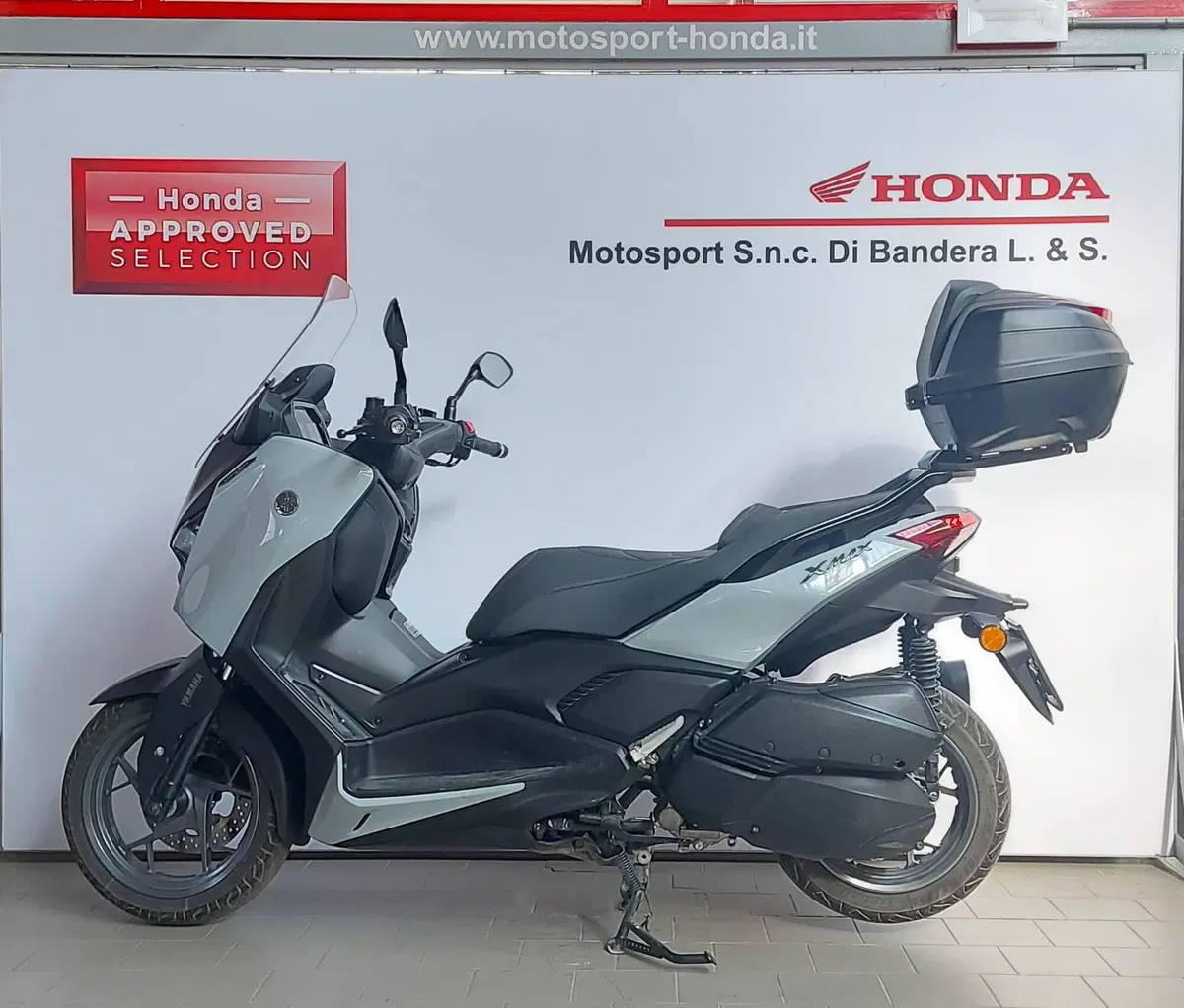 Yamaha X-Max 300 Tech Max (2025 - 26) (3)