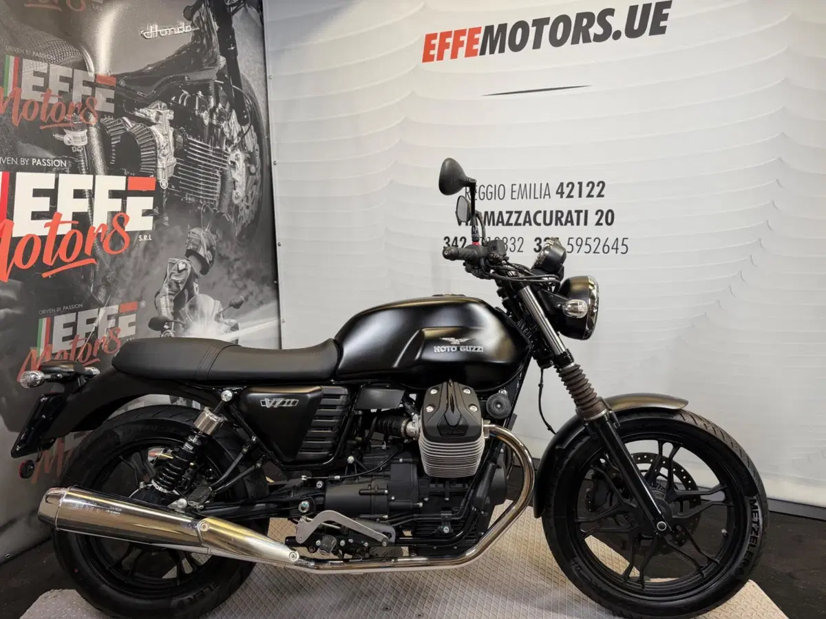 Moto Guzzi V7 II Stone (2015 - 17)