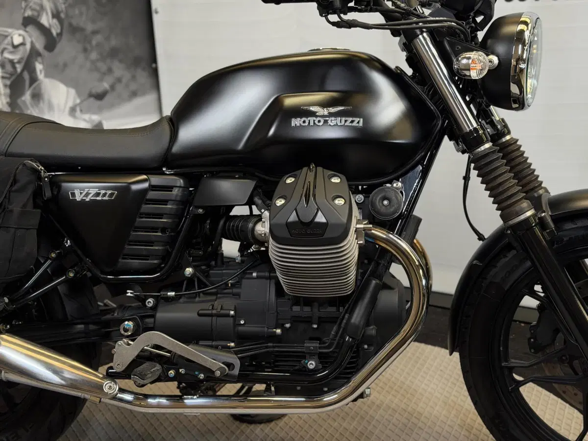 Moto Guzzi V7 II Stone (2015 - 17) (6)