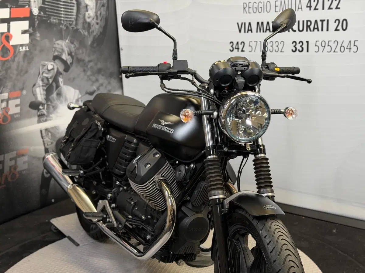 Moto Guzzi V7 II Stone (2015 - 17) (7)