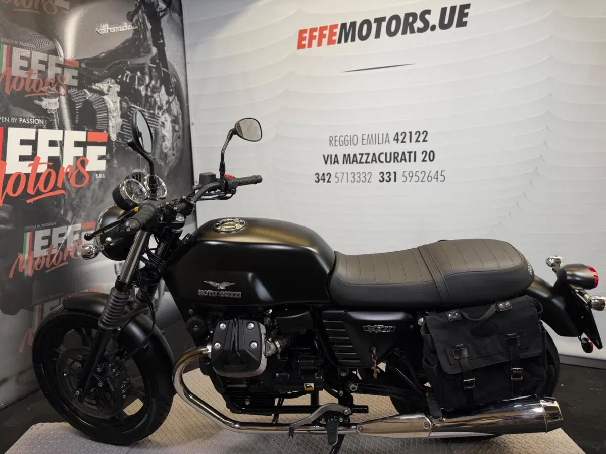 Moto Guzzi V7 II Stone (2015 - 17) (9)