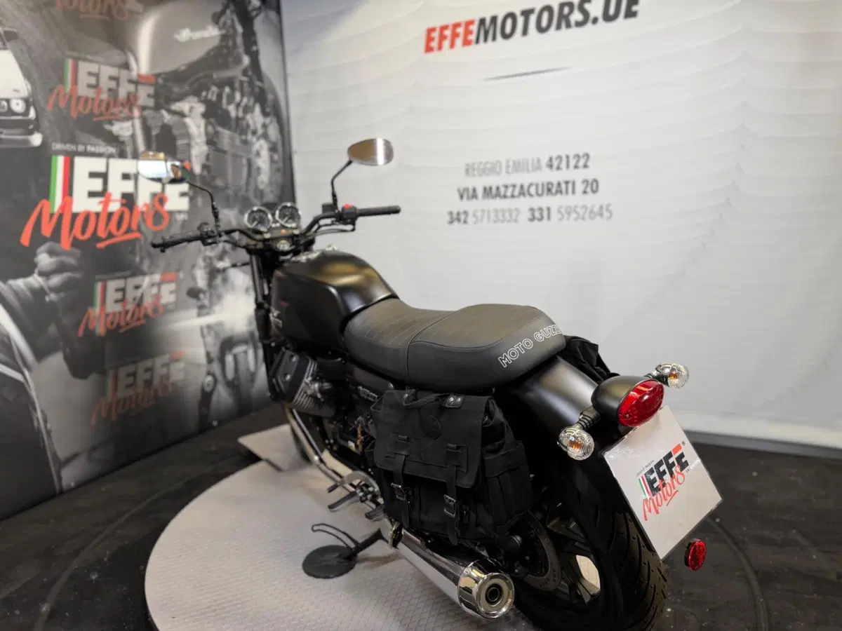 Moto Guzzi V7 II Stone (2015 - 17) (13)