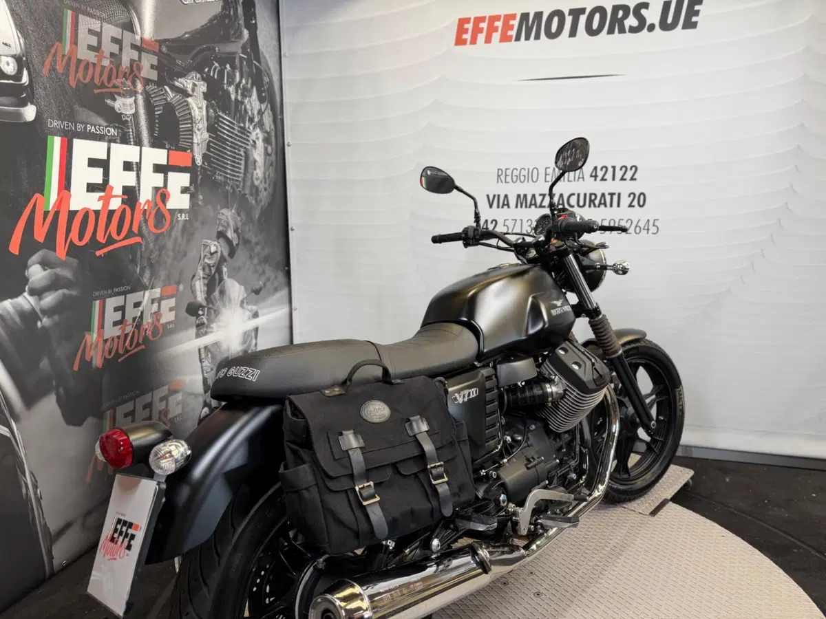 Moto Guzzi V7 II Stone (2015 - 17) (14)