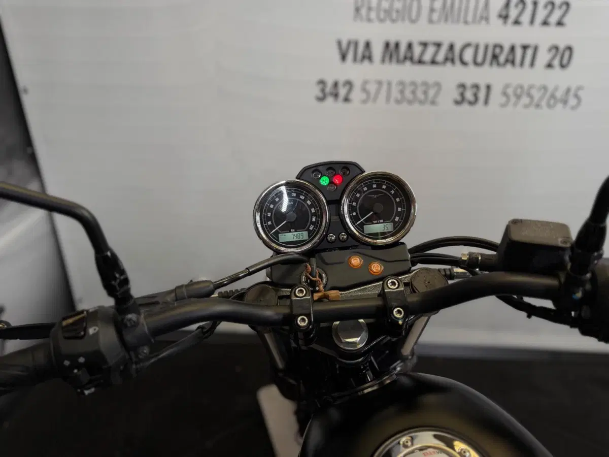 Moto Guzzi V7 II Stone (2015 - 17) (15)