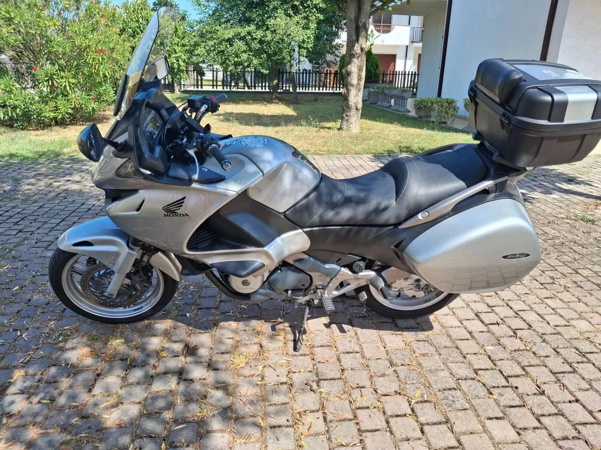 Honda Deauville 700 ABS (4)