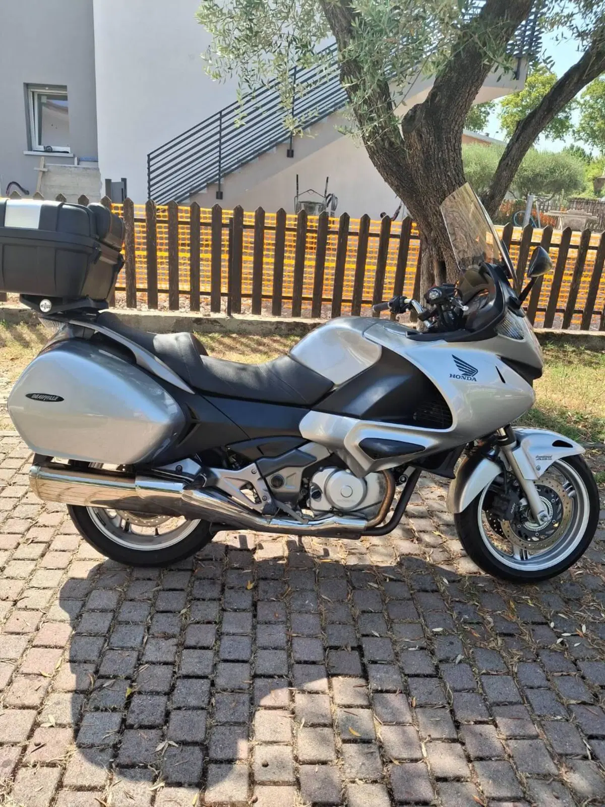 Honda Deauville 700 ABS (6)