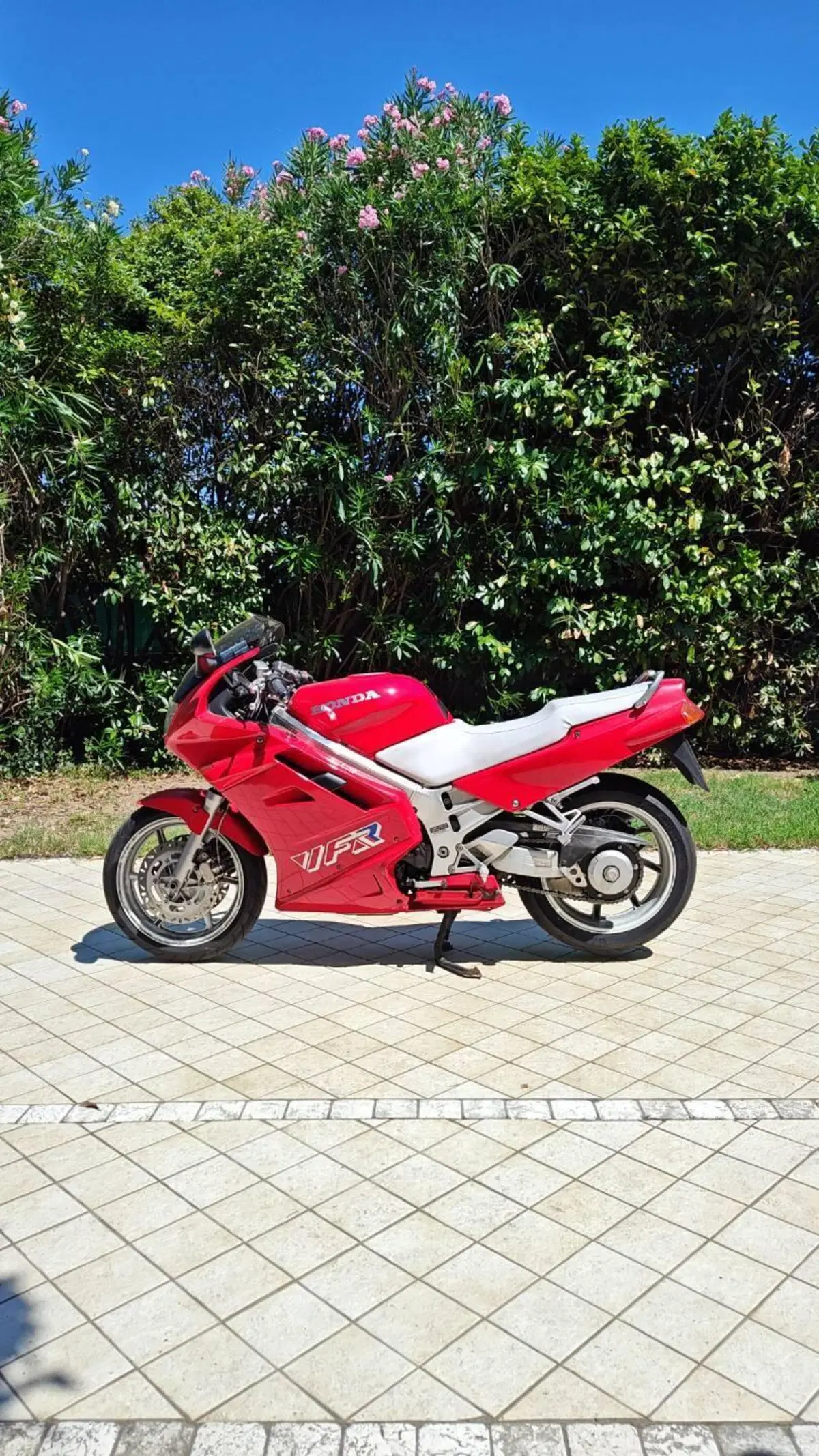 Honda VFR 750F  (4)