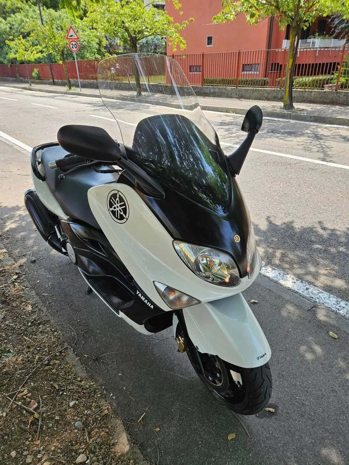 Yamaha T-Max 500 (2004 - 07) (3)